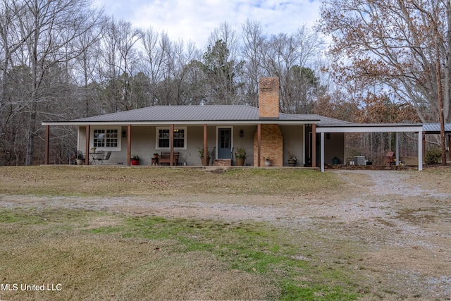 view of front of property with a front yard and covered porch