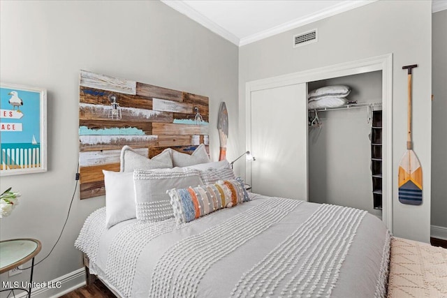 bedroom with ornamental molding, dark hardwood / wood-style floors, and a closet