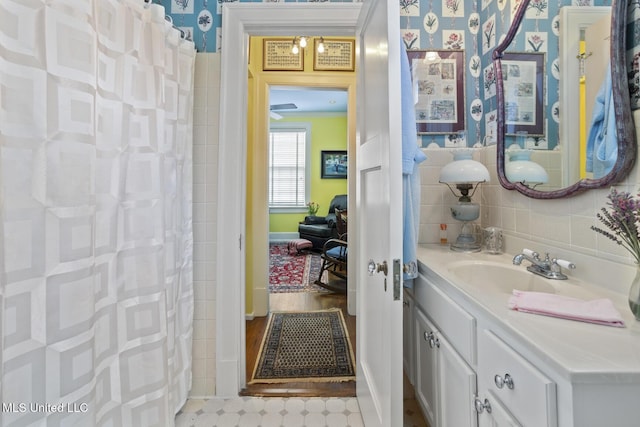 1616 Poplar Blvd, Jackson, MS 39202 - full bathroom with vanity and curtained shower