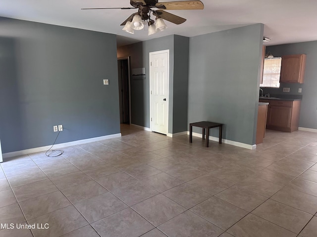 empty room featuring ceiling fan