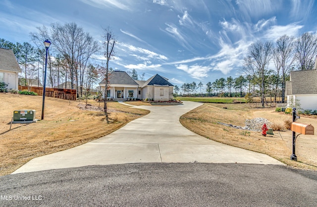 view of front facade featuring a front lawn and concrete driveway