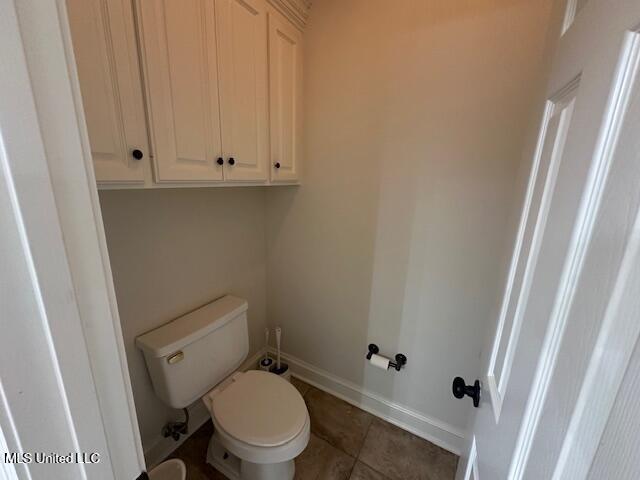 117 Peninsula Dr, Brandon, MS 39047 - bathroom with tile patterned floors, toilet, and baseboards