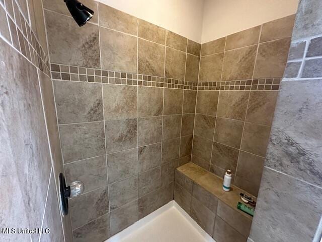 117 Peninsula Dr, Brandon, MS 39047 - full bath with a tile shower