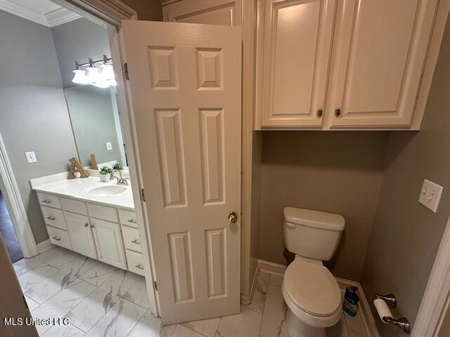 117 Peninsula Dr, Brandon, MS 39047 - bathroom featuring baseboards, marble finish floor, ornamental molding, toilet, and vanity