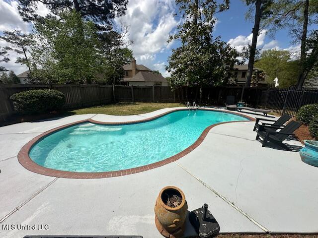117 Peninsula Dr, Brandon, MS 39047 - view of swimming pool featuring a fenced backyard, a patio, and a fenced in pool