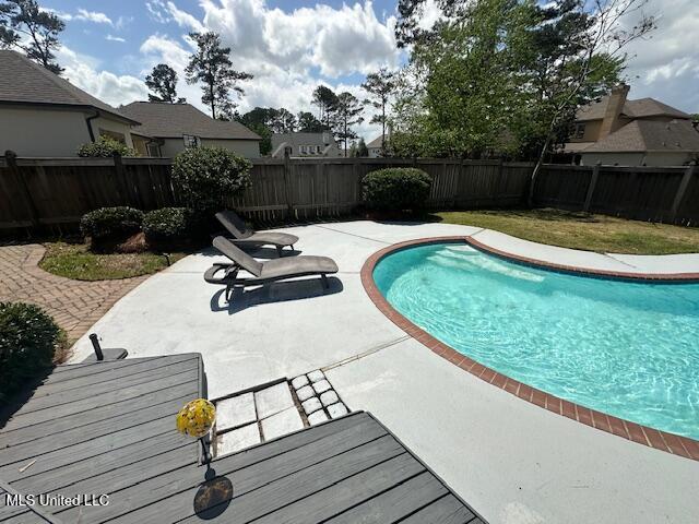 117 Peninsula Dr, Brandon, MS 39047 - view of pool with a patio, a fenced in pool, and a fenced backyard