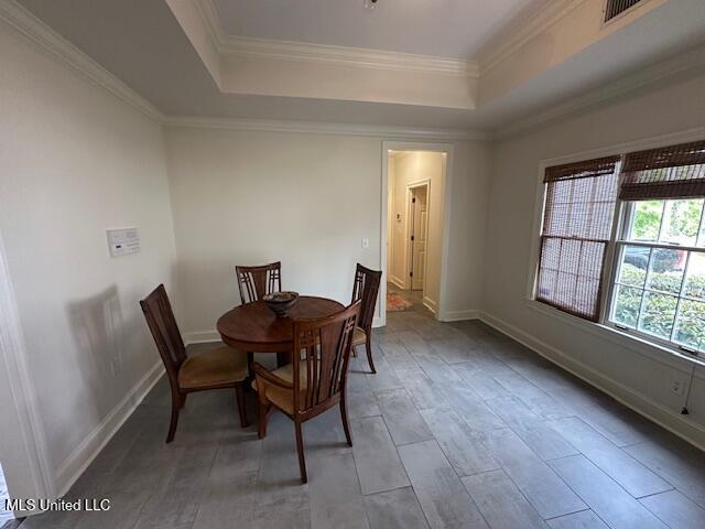 117 Peninsula Dr, Brandon, MS 39047 - dining space featuring baseboards, ornamental molding, visible vents, and a raised ceiling