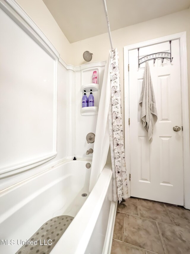 2220 18th Ave, Gulfport, MS 39501 - full bath featuring tile patterned flooring and shower / tub combo