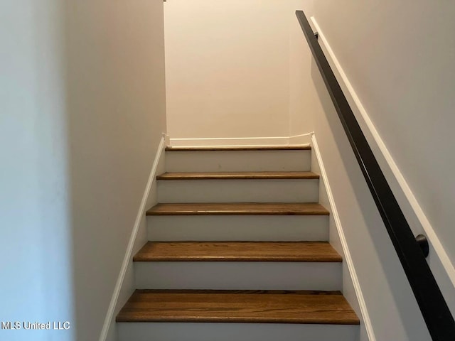 7228 Edgewater Dr, Olive Branch, MS 38654 - view of stairs