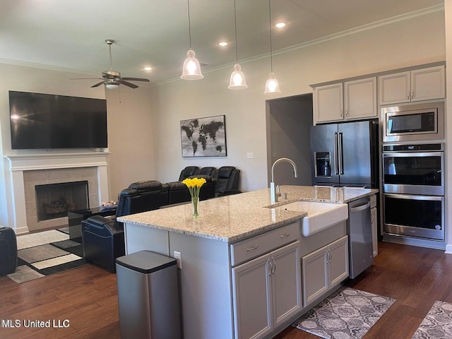 7228 Edgewater Dr, Olive Branch, MS 38654 - kitchen with gray cabinetry, appliances with stainless steel finishes, a sink, crown molding, and a ceiling fan