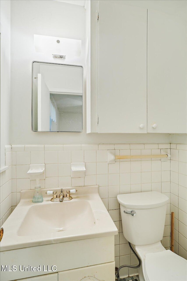 182 Brandon Williamsburg Rd, Mendenhall, MS 39114 - bathroom with tile walls and vanity