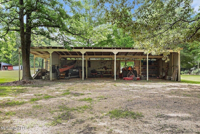 182 Brandon Williamsburg Rd, Mendenhall, MS 39114 - view of parking with a pole building and a carport