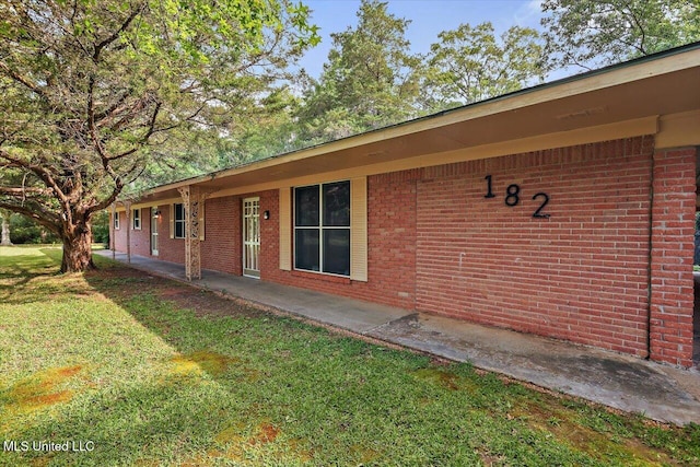 182 Brandon Williamsburg Rd, Mendenhall, MS 39114 - view of side of home featuring brick siding and a yard