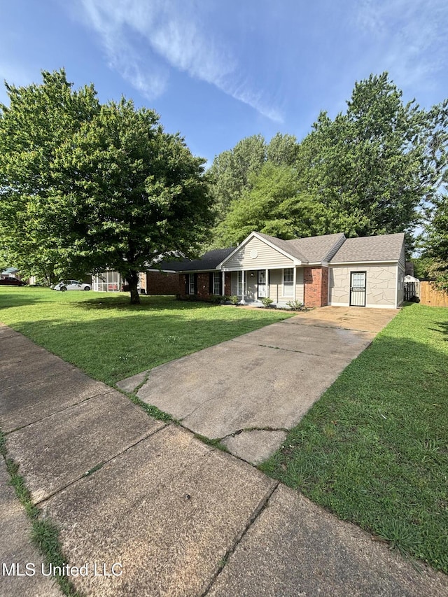 6405 Collinwood Rd, Horn Lake, MS 38637 - single story home featuring a porch, driveway, brick siding, and a front yard