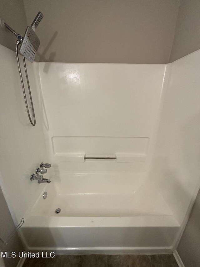 6405 Collinwood Rd, Horn Lake, MS 38637 - full bath featuring tub / shower combination