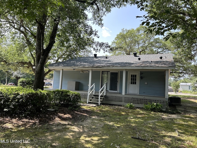 97131 Kapalama Dr, Diamondhead, MS 39525 - bungalow-style home with a porch