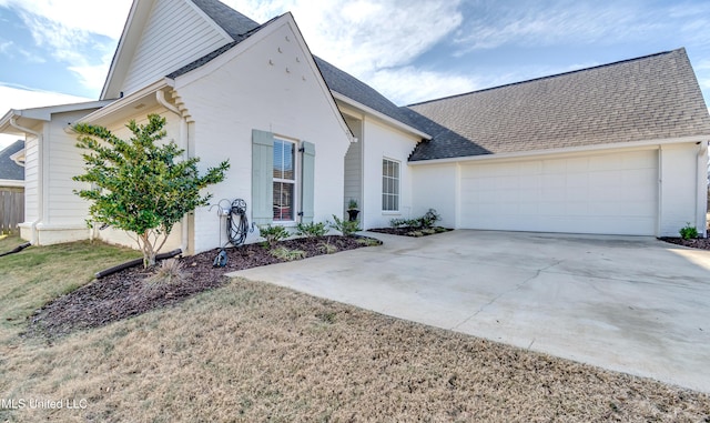 view of front of home featuring a front lawn and a garage