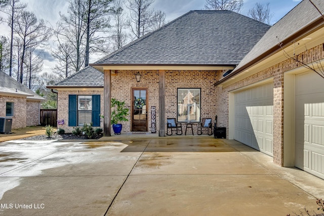 view of front facade with a garage