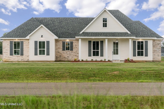 view of front of home featuring a front lawn