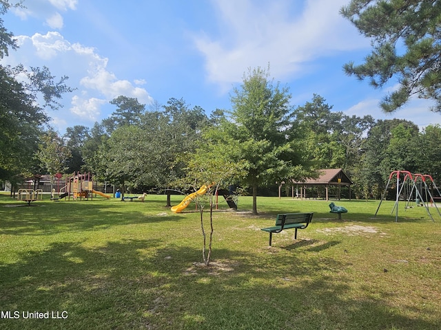 906 W Lakeshore Dr, Carriere, MS 39426 - surrounding community featuring a gazebo and a yard