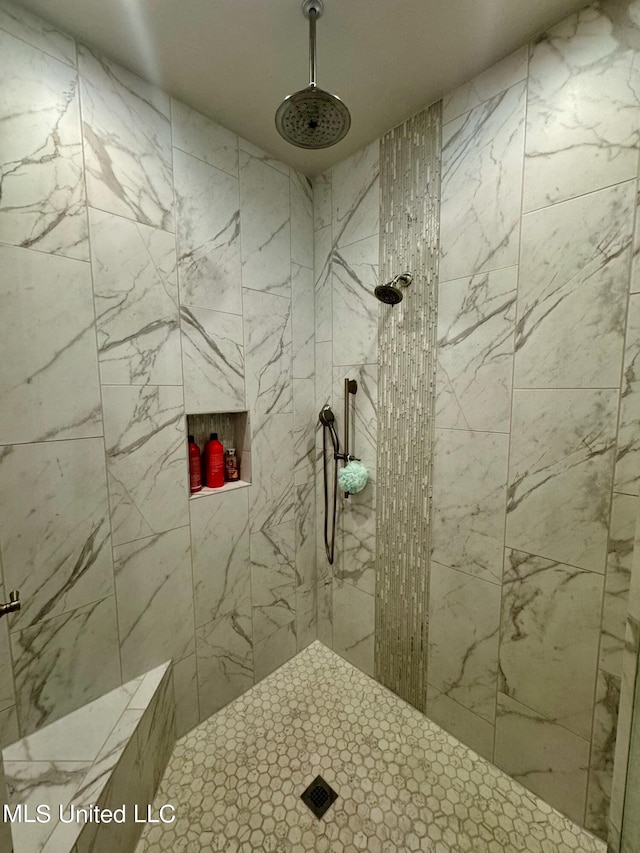 bathroom featuring tiled shower