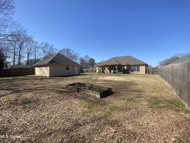 view of yard featuring an outdoor structure and a fenced backyard