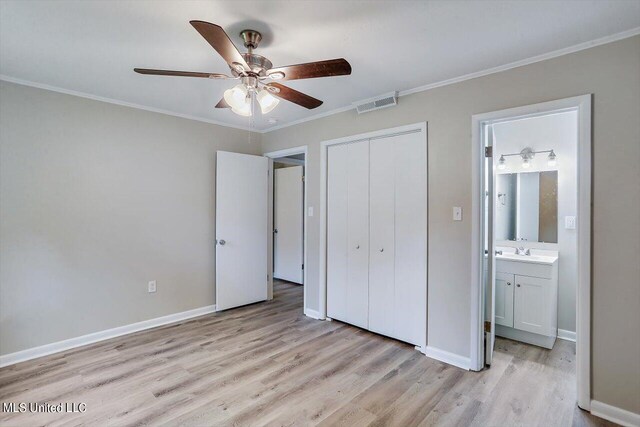 unfurnished bedroom with crown molding, light hardwood / wood-style flooring, ensuite bathroom, and ceiling fan