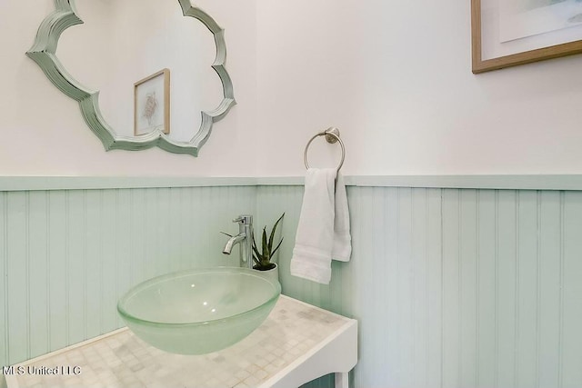 bathroom featuring a sink and wainscoting