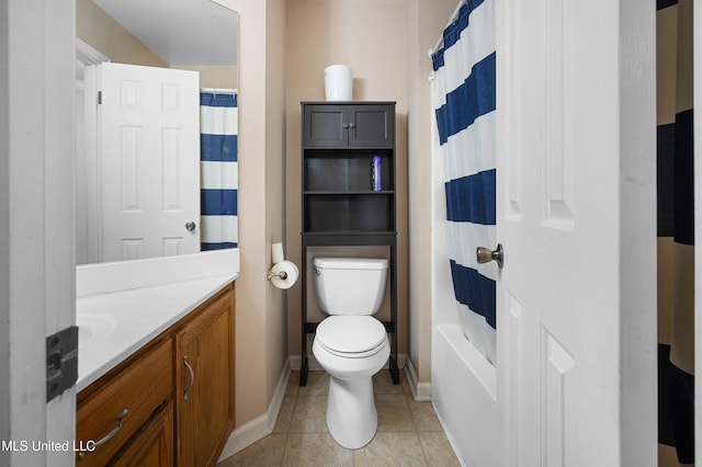 full bathroom with baseboards, a shower with shower curtain, toilet, tile patterned floors, and vanity