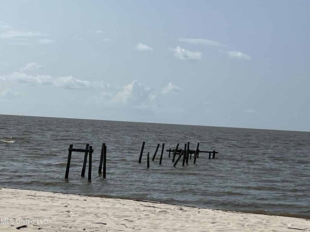 922 S Beach Blvd, Waveland, MS 39576