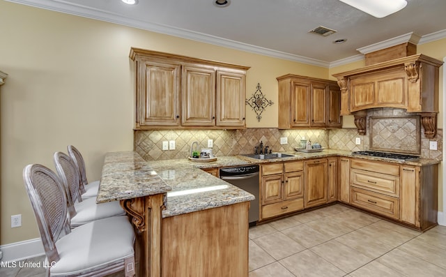 718 Tortoise Rdg, Brandon, MS 39047 - kitchen with stainless steel appliances, a peninsula, a sink, a breakfast bar area, and tasteful backsplash