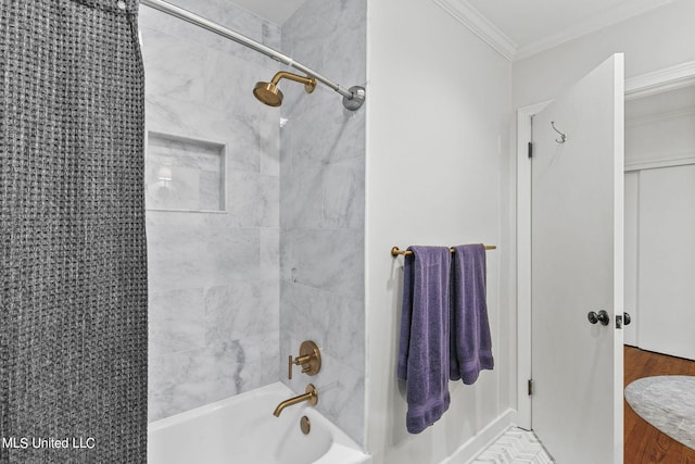 bathroom featuring crown molding, hardwood / wood-style floors, and tiled shower / bath