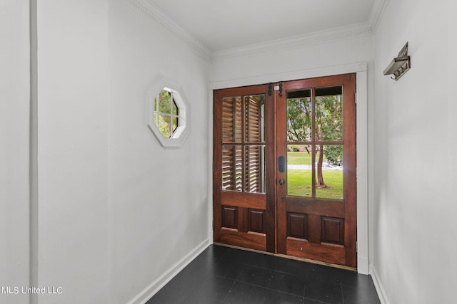 entryway featuring ornamental molding