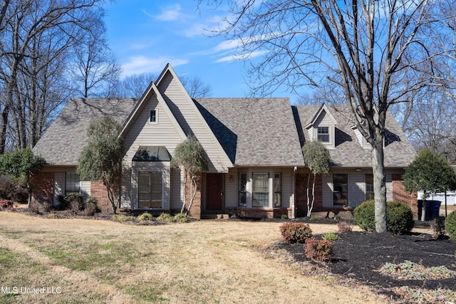 view of front of home with a front lawn