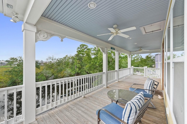 deck with ceiling fan