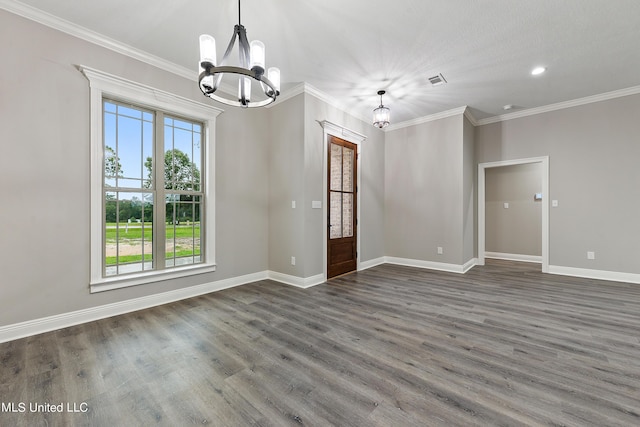 spare room with an inviting chandelier, dark wood-type flooring, and ornamental molding