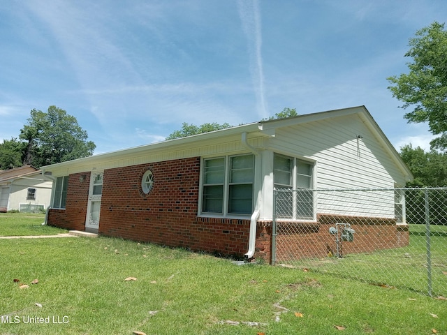 206 Birch Ave, Indianola, MS 38751 - view of side of home with brick siding