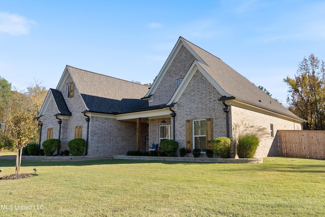 view of front facade with a front yard