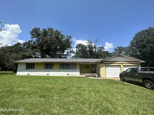ranch-style home featuring a front lawn and a garage