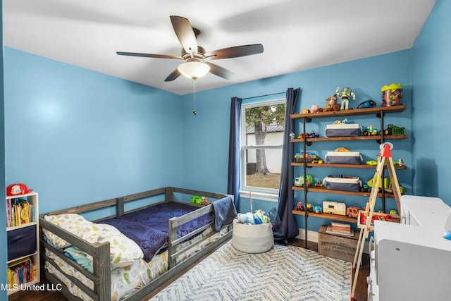 bedroom featuring ceiling fan