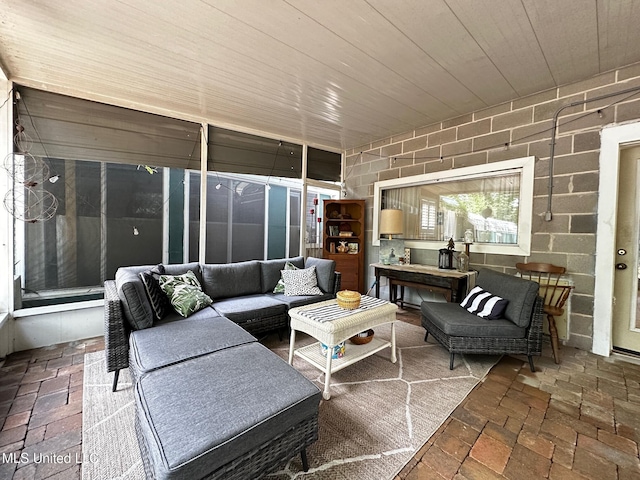 515 Krebs Ave, Pascagoula, MS 39567 - sunroom featuring an outdoor living space