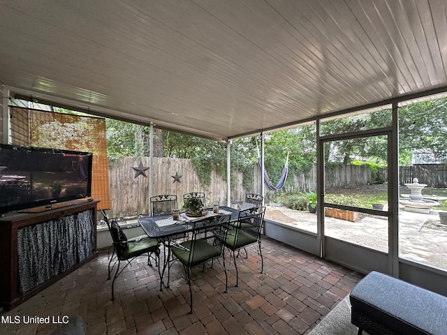 515 Krebs Ave, Pascagoula, MS 39567 - sunroom featuring outdoor dining space