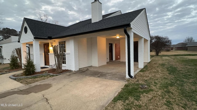 view of front of house featuring a carport