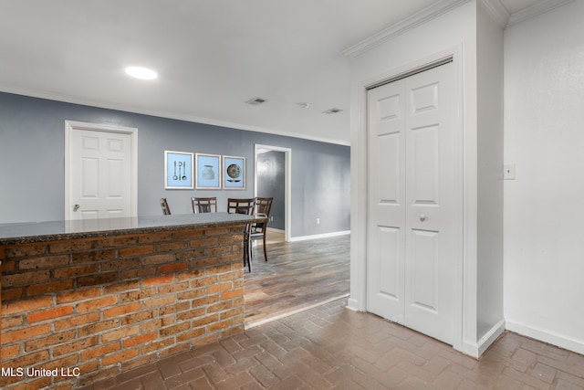 kitchen with crown molding