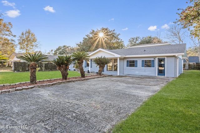 single story home with a front yard