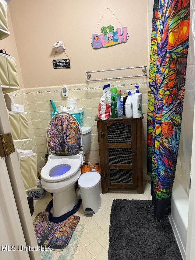 1173 NW Ave, Durant, MS 39063 - full bath with toilet, tile walls, and a wainscoted wall