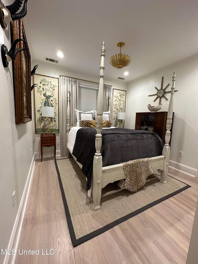 bedroom with baseboards, wood finished floors, visible vents, and recessed lighting