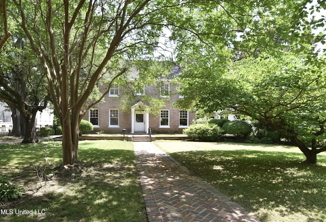 1211 River Rd, Greenwood, MS 38930 - colonial home with brick siding and a front yard