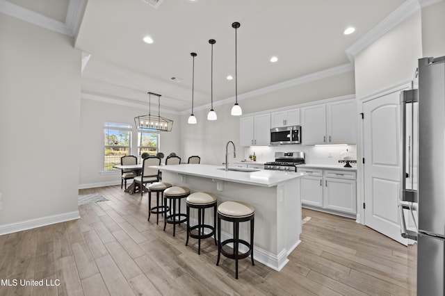 kitchen with stainless steel appliances, a kitchen bar, a sink, and crown molding