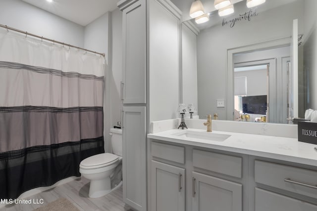 full bath with vanity, curtained shower, and toilet